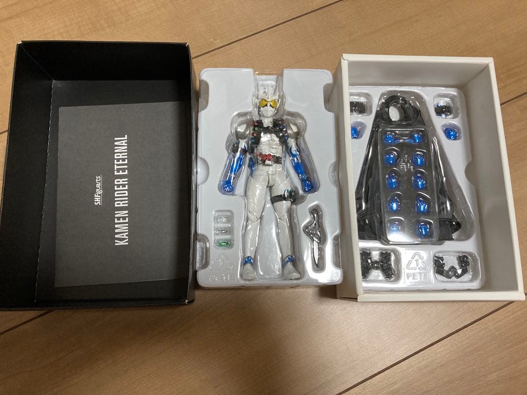 真骨彫製法 フィギュアーツ　仮面ライダーエターナル