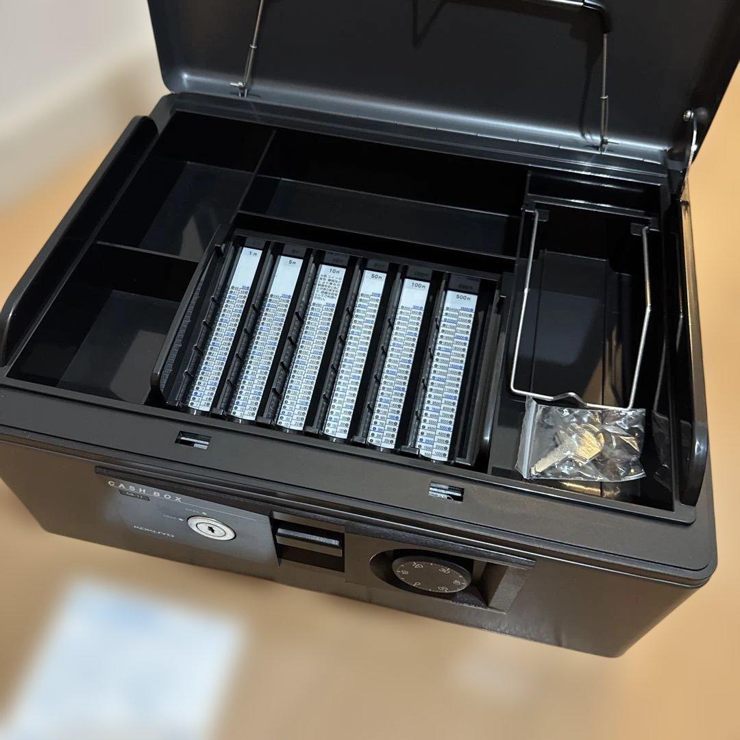 【新品未使用】コクヨ手提げ金庫　ダイヤル付　Ａ４（１号）　CB-11