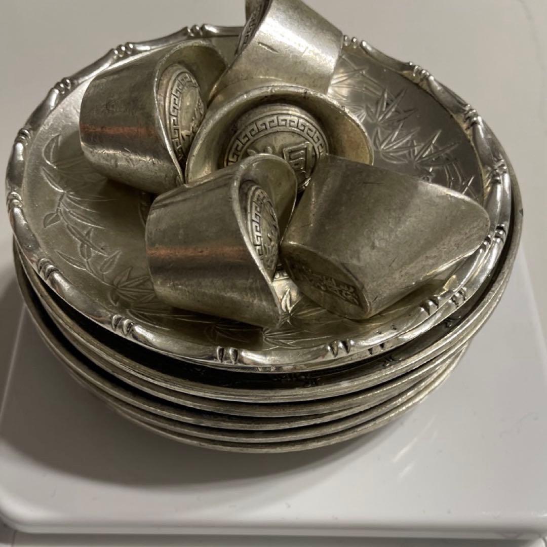 銀 皿と置物