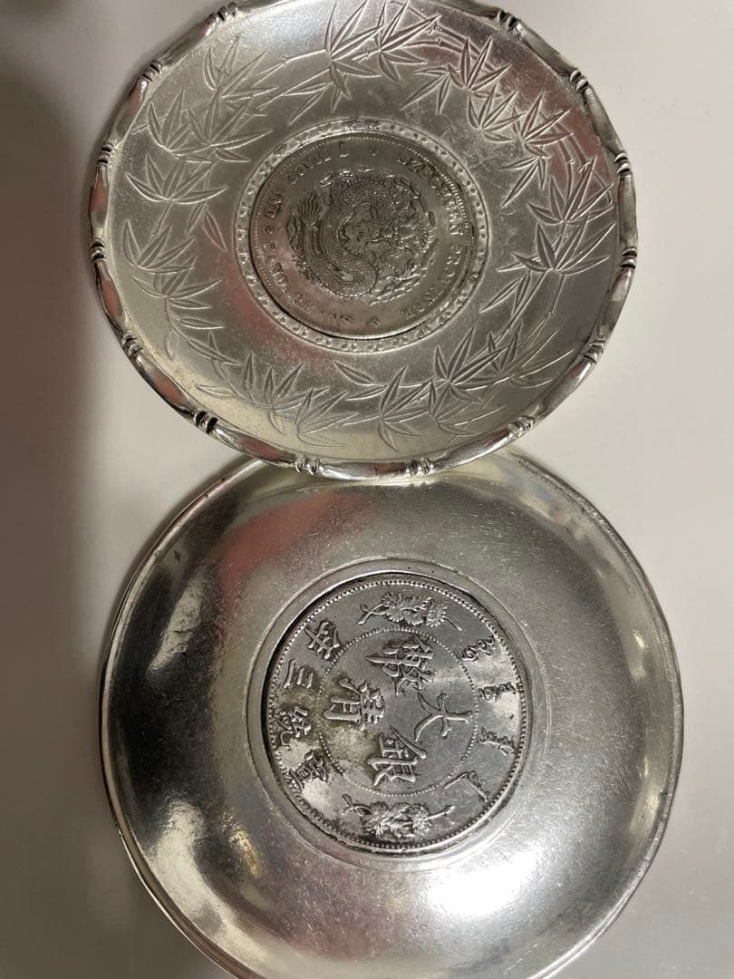 銀 皿と置物
