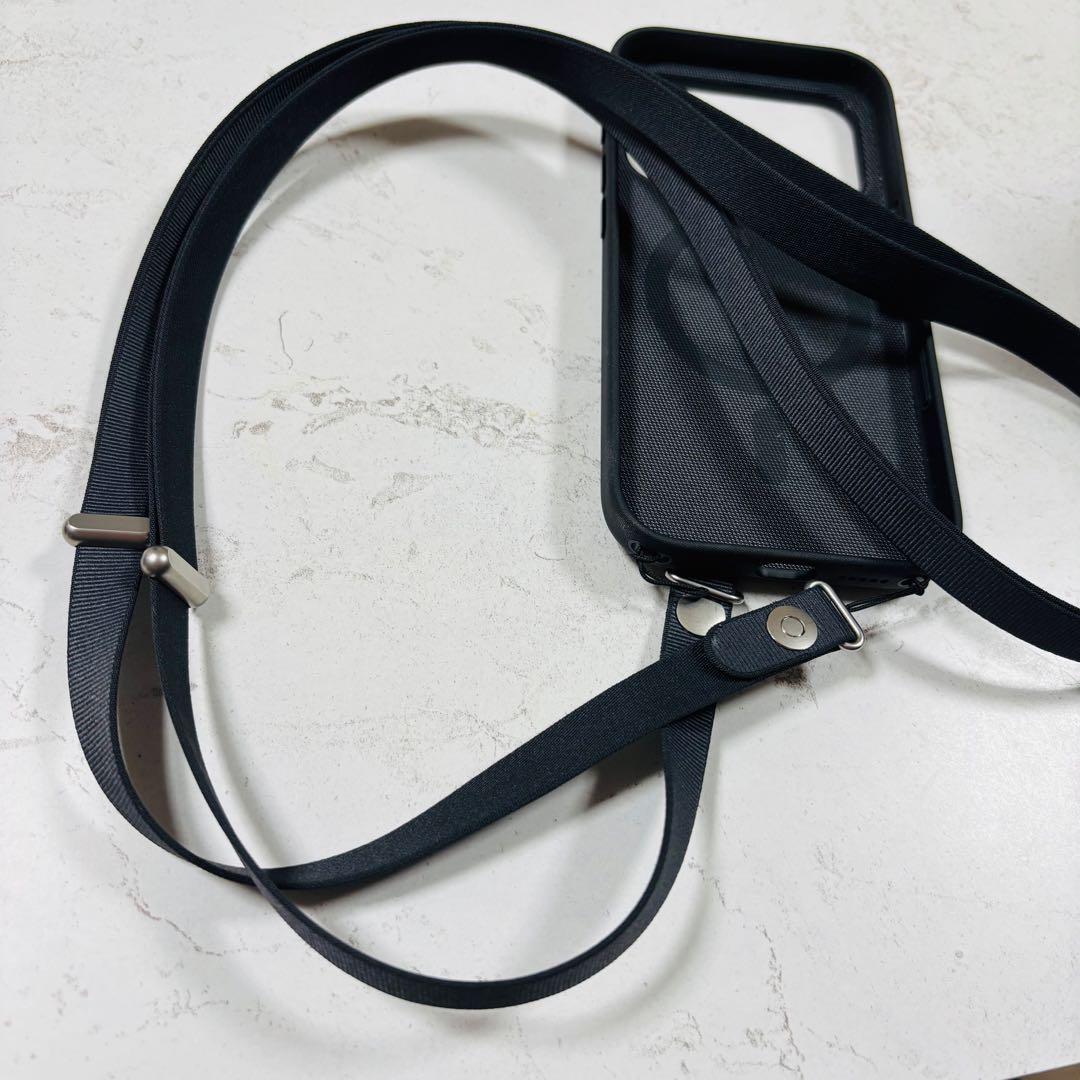 Apple MagSafe対応 ブラック iPhoneケース ストラップ付き