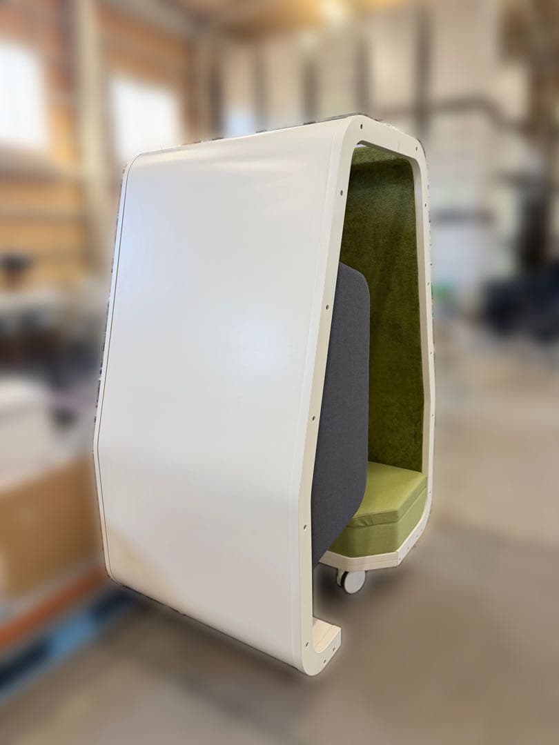 フリーアドレス用可動式集中ブース