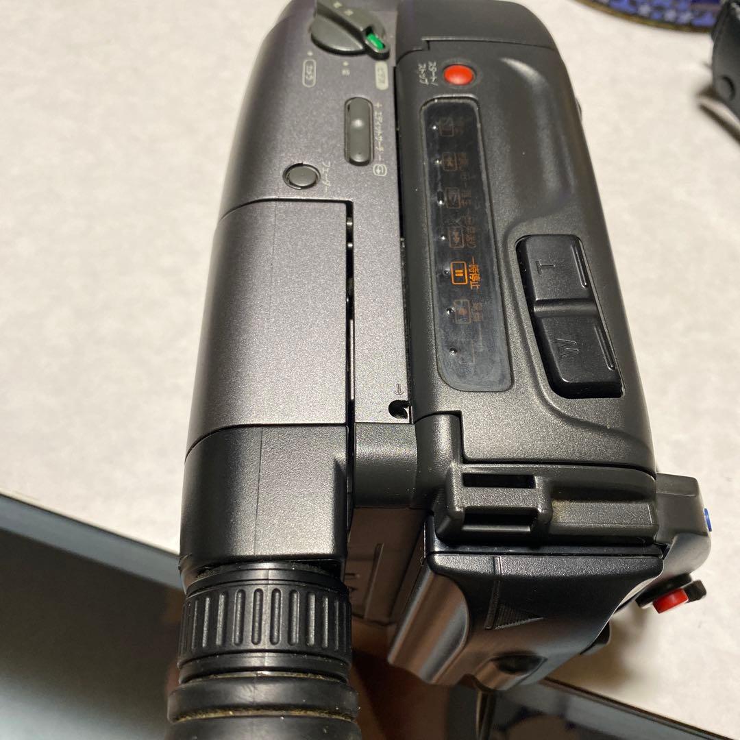 SONY videoHi8 Handycam CCD-TRV60 ②