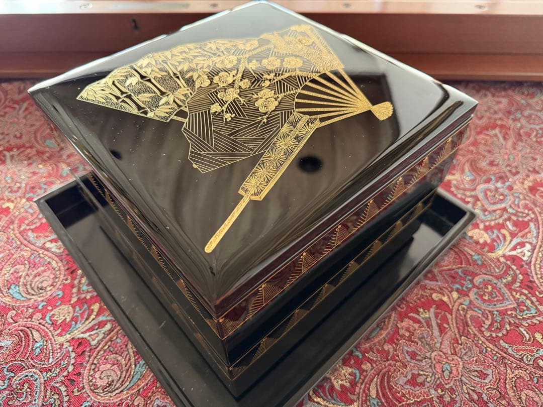 輪島塗（重要無形文化財）沈金二段重箱 重台付 木製共箱付き