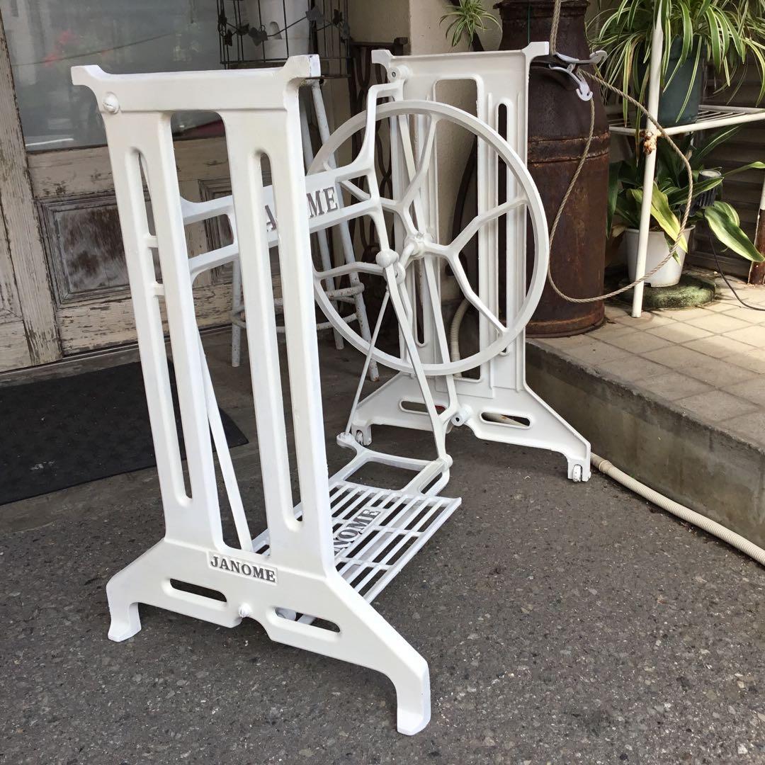 ジャノメ職業用足踏みミシン鉄脚　大型　 テーブルに！