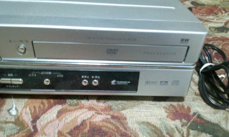 最終値下げ！SHARP　VHS ビデオデッキ 一体型DVDプレーヤー　オマケ付き