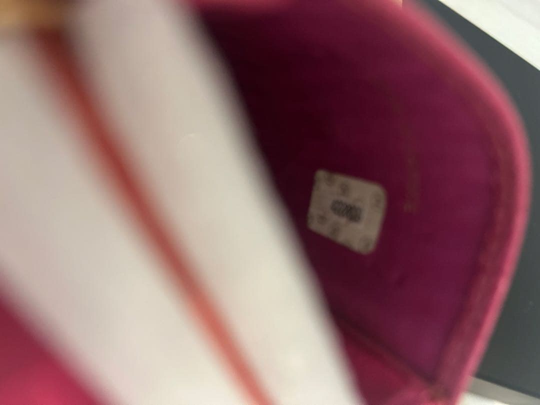 CHANEL ピンク レザー スマホケース