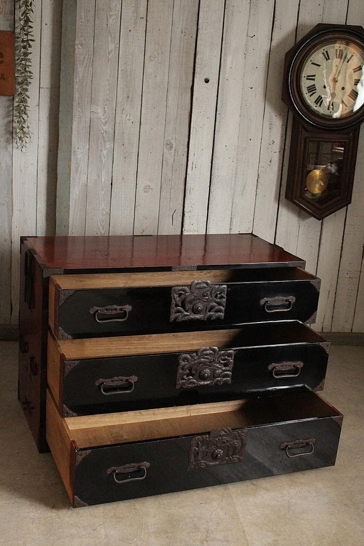 綺麗な打ち出し金具庄内箪笥　3段　タンス　収納　古家具　古民家　時代家具