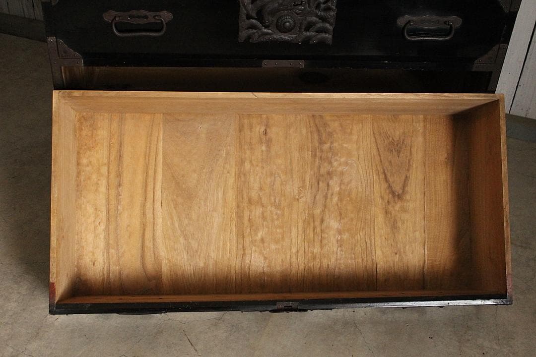 綺麗な打ち出し金具庄内箪笥　3段　タンス　収納　古家具　古民家　時代家具