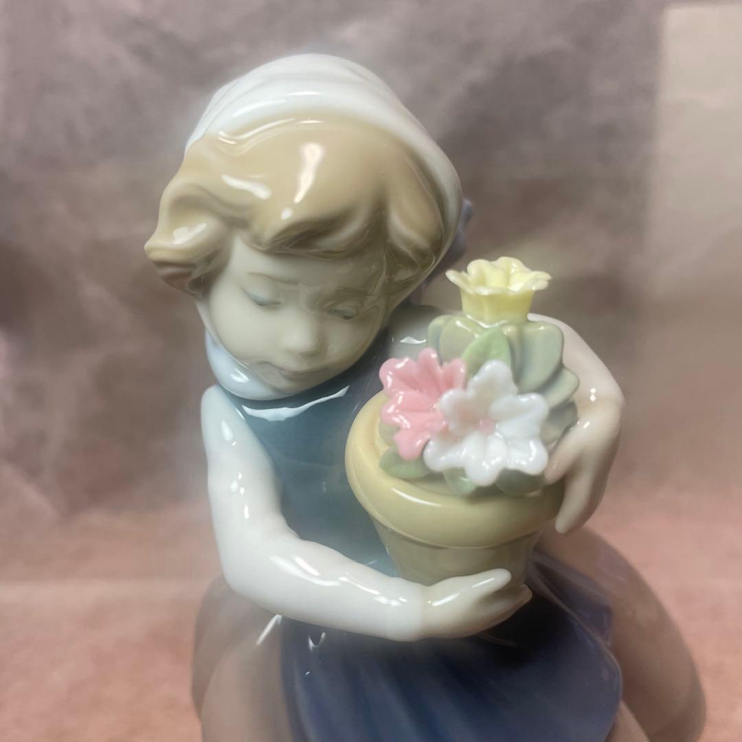 リヤドロ　LLADRO 少女と花　“Spring is Here” 春が来た