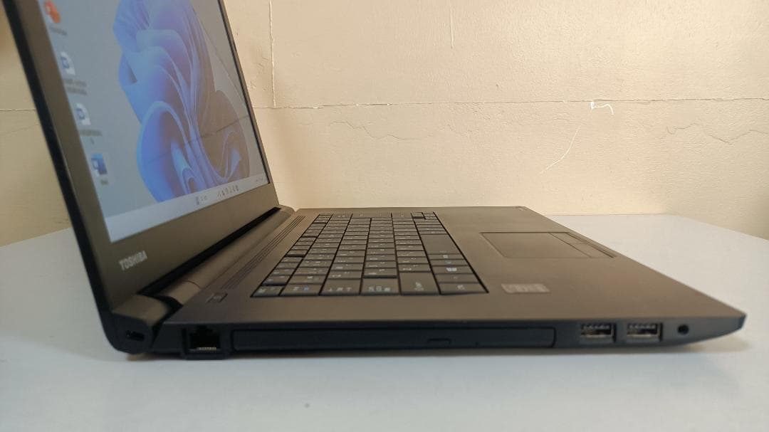 ノートパソコンTOSHIBA第五世代Core i5 SSD256G メモリ16G