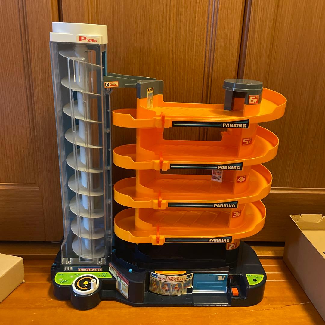 廃盤　BIGトミカビル スパイラルエレベーター　30台　電池いらず　中古品