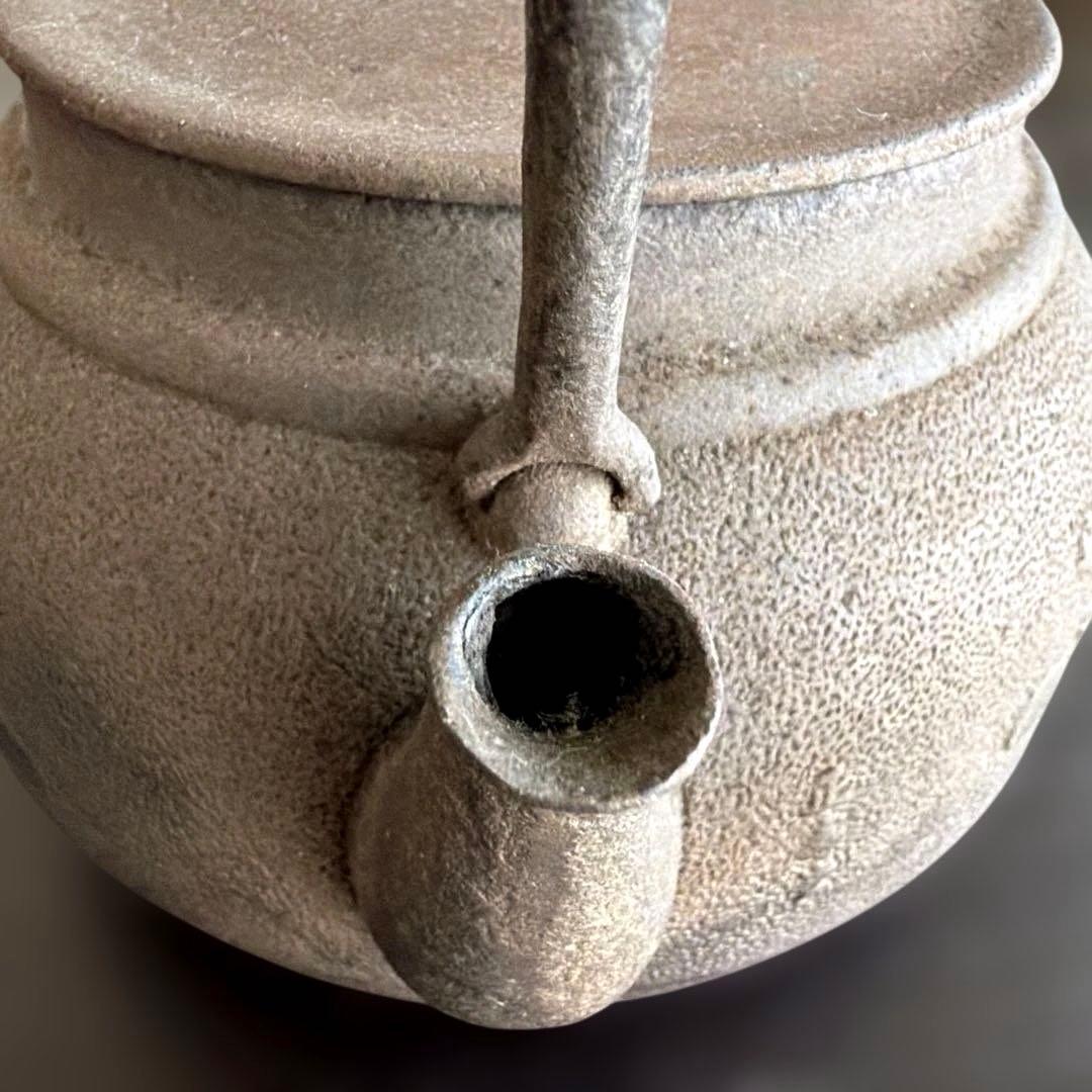 鋳鉄製浮彫り鉄瓶