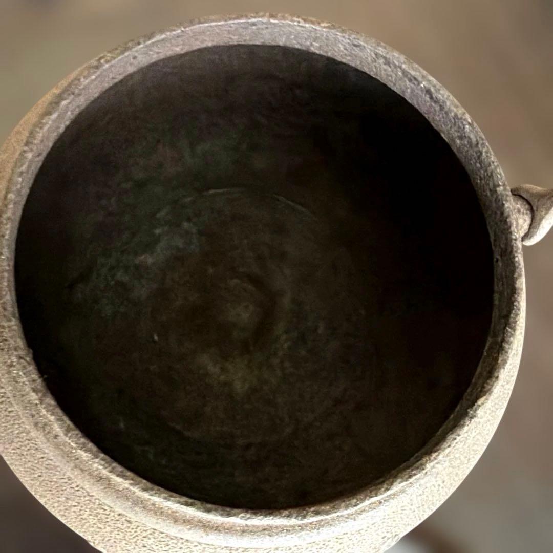 鋳鉄製浮彫り鉄瓶