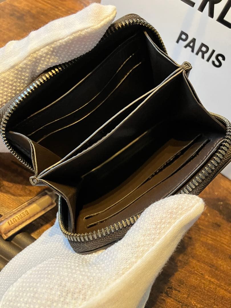 BERLUTI ブラウンミニ財布 手書き風デザイン