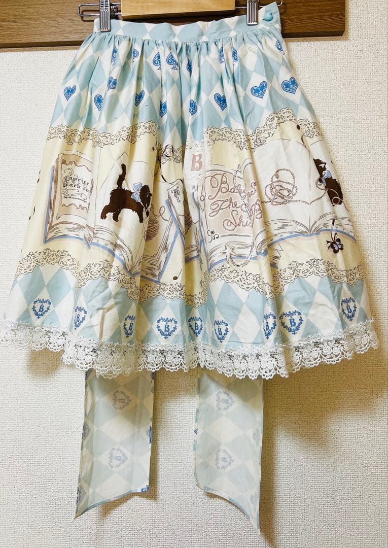 BABY,THE STARS「にゃんともかわいい」アリスと黒猫柄スカート