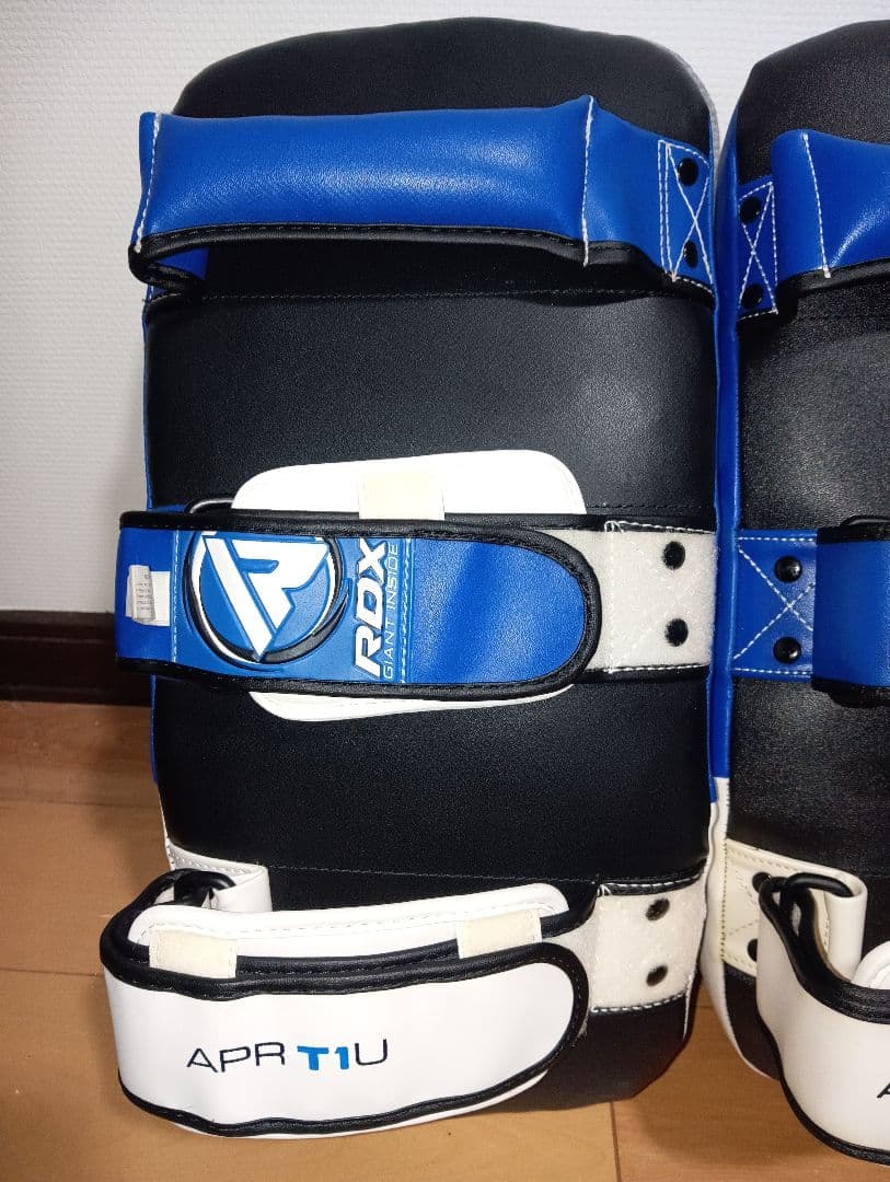 RDX アールディーエックス APR T1U キックミット 黒/青