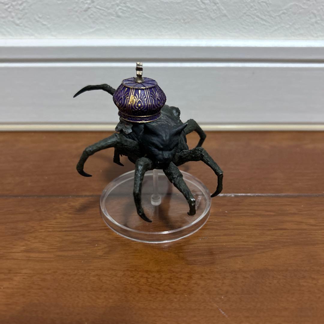 クモ型フィギュア 黒・紫 装飾帽子付き