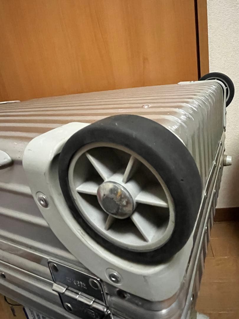 廃盤　RIMOWAクラシックフライト2輪 キャリーケース 33ℓ 機内持ち込み可