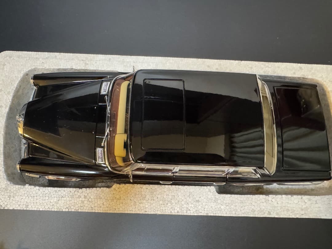 メルセデス・ベンツ 600 1/18 ダイキャストモデル