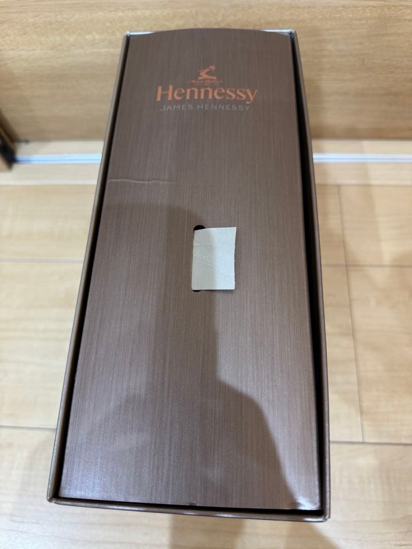 HennessyのJames Hennessyコニャック、ボックス入り　未開封