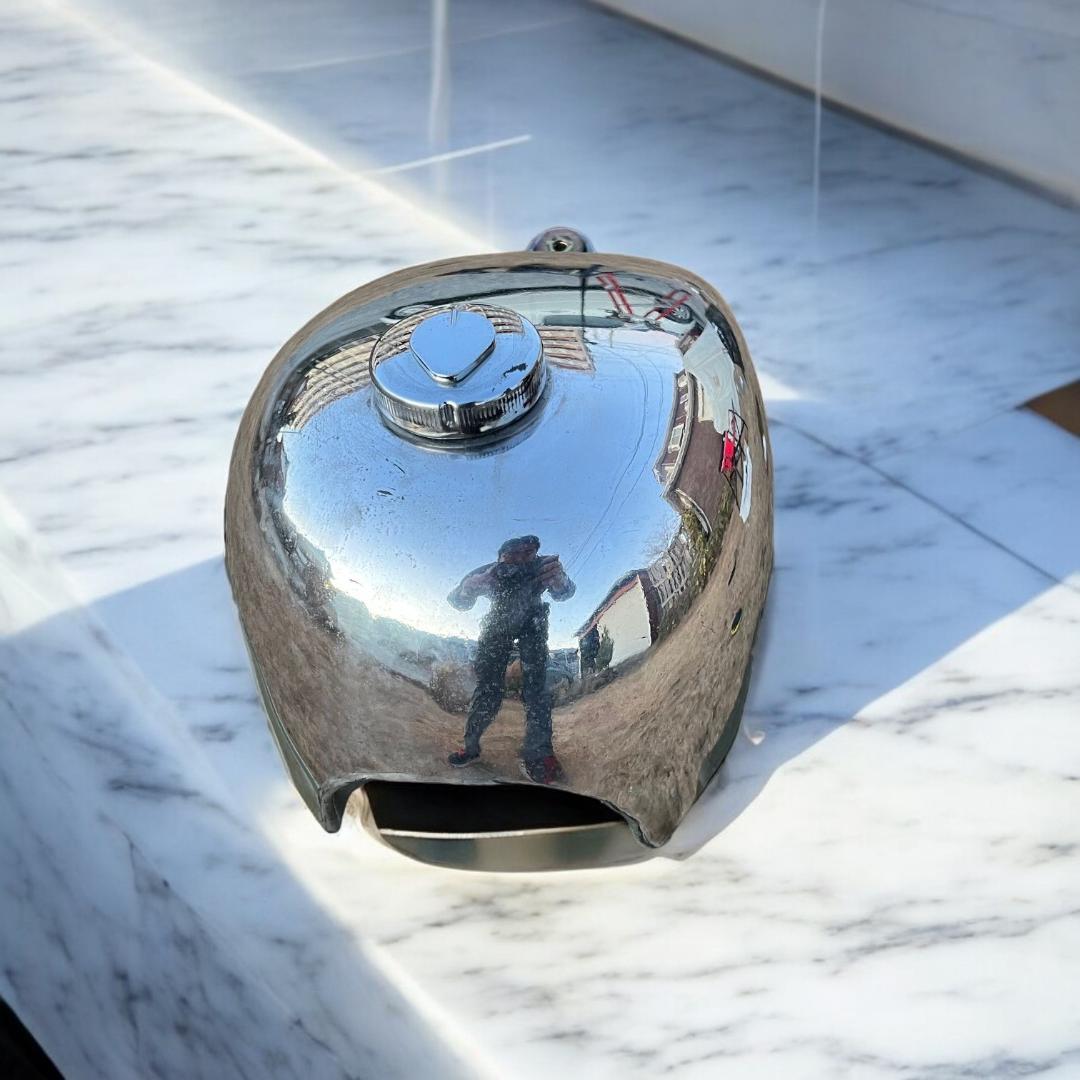 【送料無料】エイプ用　アルミタンク　ビッグシーダー　TW200にも使用可能