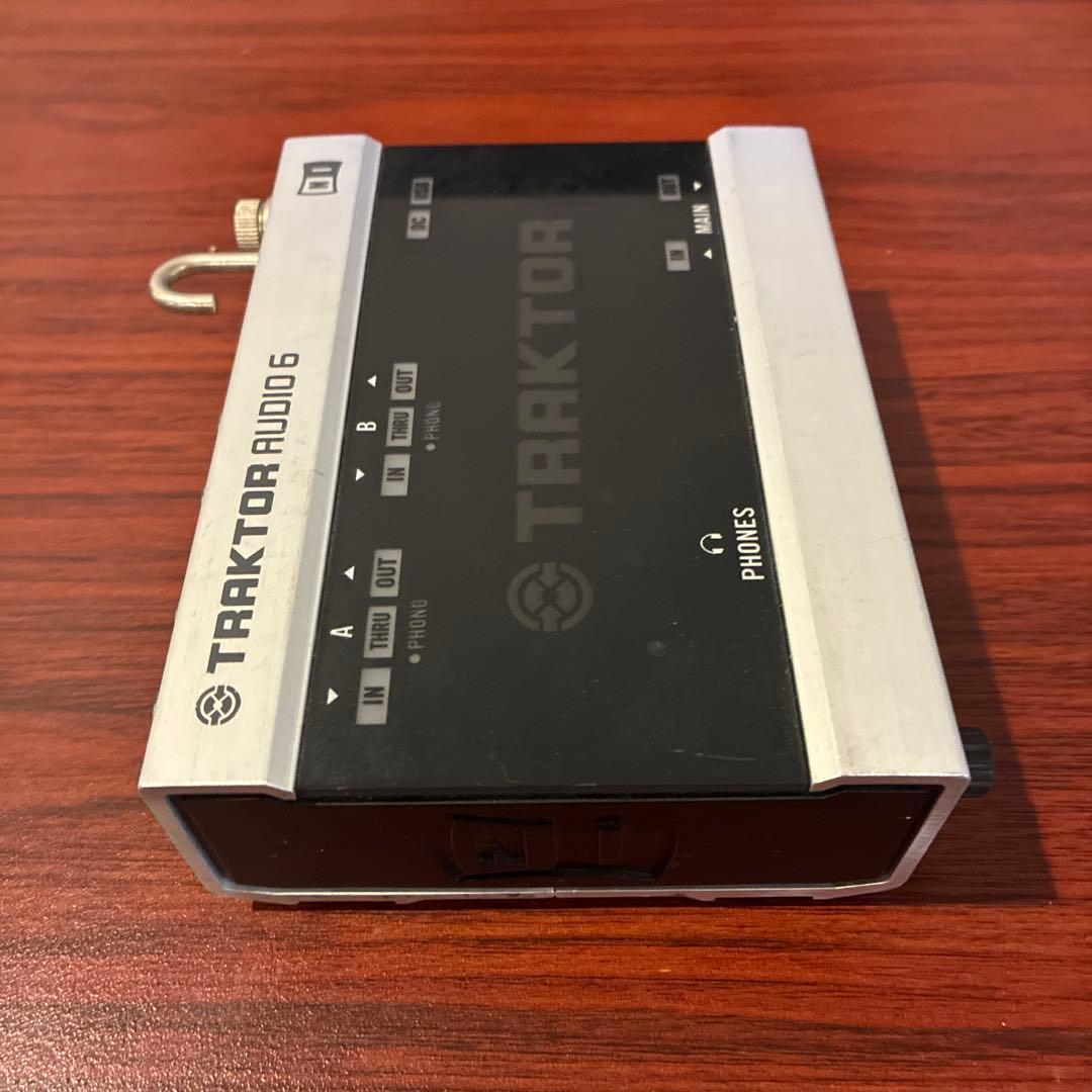 TRAKTOR AUDIO 6 DJオーディオインターフェース