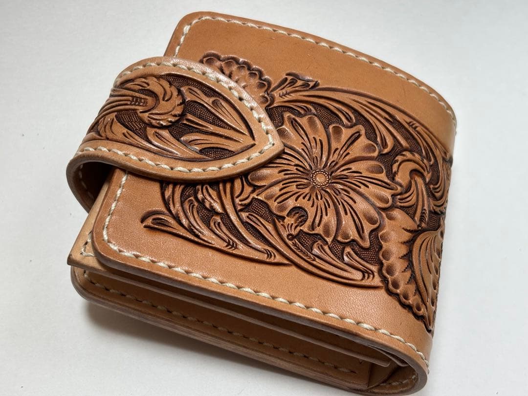 ヌメ革　二つ折り財布　カード収納11枚　レザーカービング　ハンドメイド