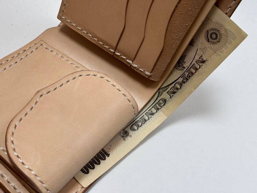 ヌメ革　二つ折り財布　カード収納11枚　レザーカービング　ハンドメイド