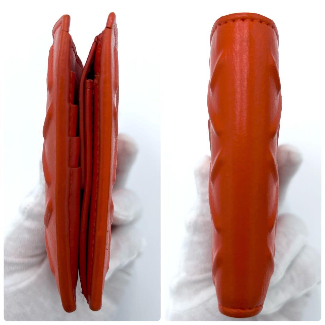 BOTTEGA　エンボス　二つ折り　デボス　イントレチャート　本革　オレンジ