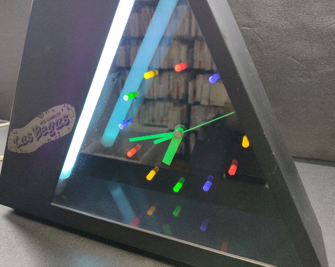 【希少】 置時計（三角型） ネオンライト レトロ 鹿野漆器株式会社ヴィンテージ