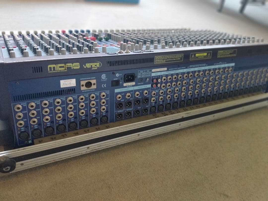 MIDAS Venice320 32チャンネルアナログミキサ