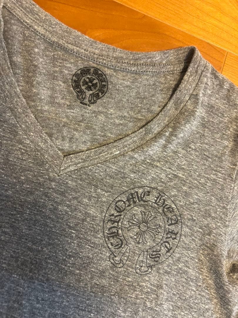 CHROME HEARTS グレー Vネック Tシャツ