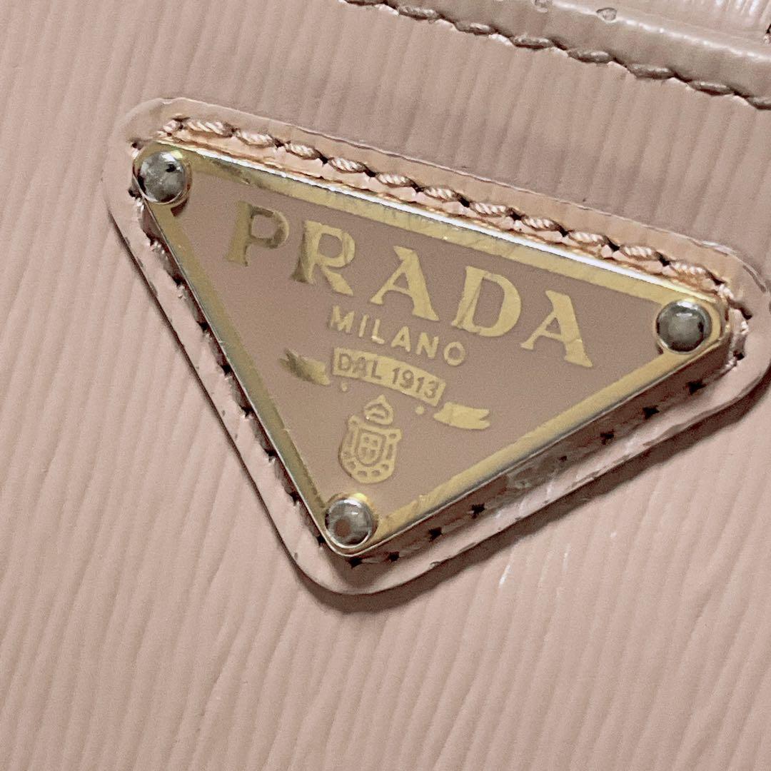 ♡美品♡プラダ 二つ折り財布 サフィアーノレザー 三角ロゴ L字ファスナー