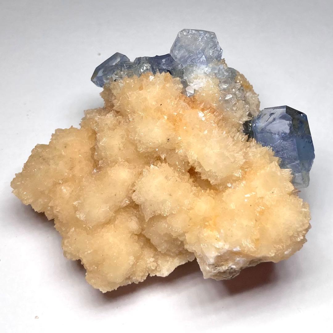 希少 セレスタイト 天青石 カルサイト 母岩付き 原石 鉱物 鉱石 宝石 標本