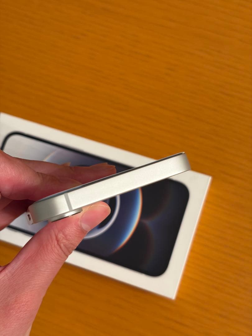 Apple iPhone16e SIMフリー 128GB ホワイト