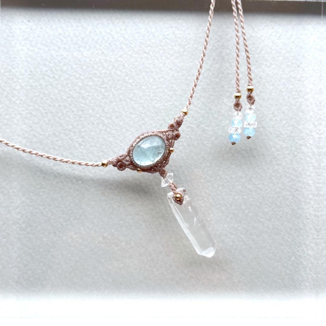 ヒマラヤ産クリスタル+アクアマリンのマクラメ編み 天然石ネックレス