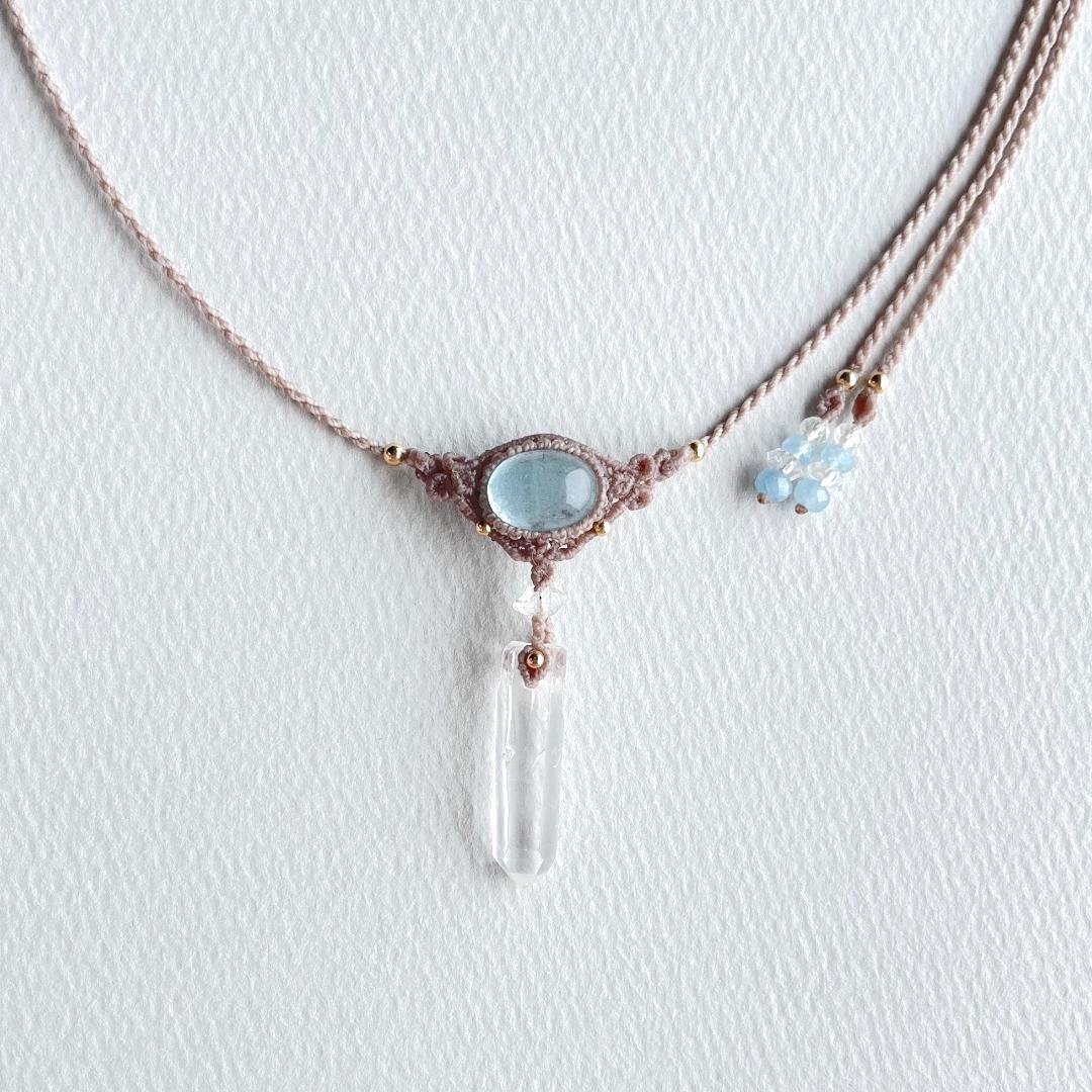 ヒマラヤ産クリスタル+アクアマリンのマクラメ編み 天然石ネックレス