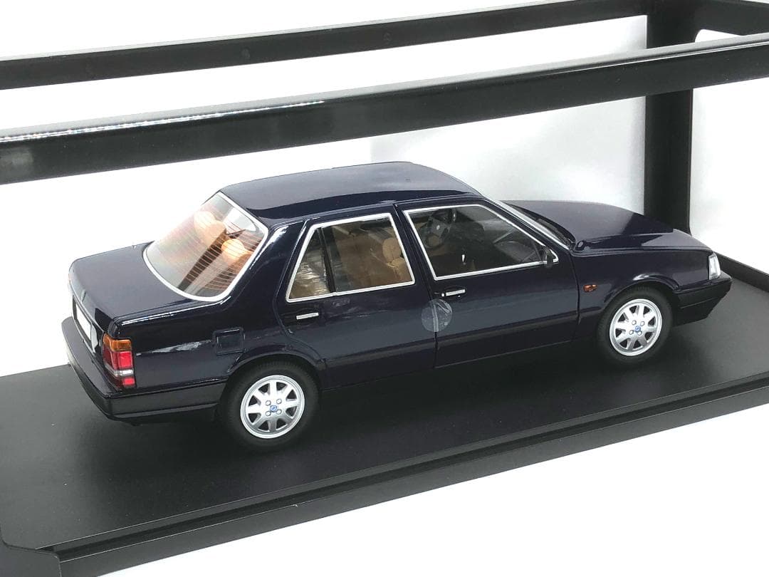 MITICA 1/18 ランチア テーマ 6V 1S 1984 ブルーランチア