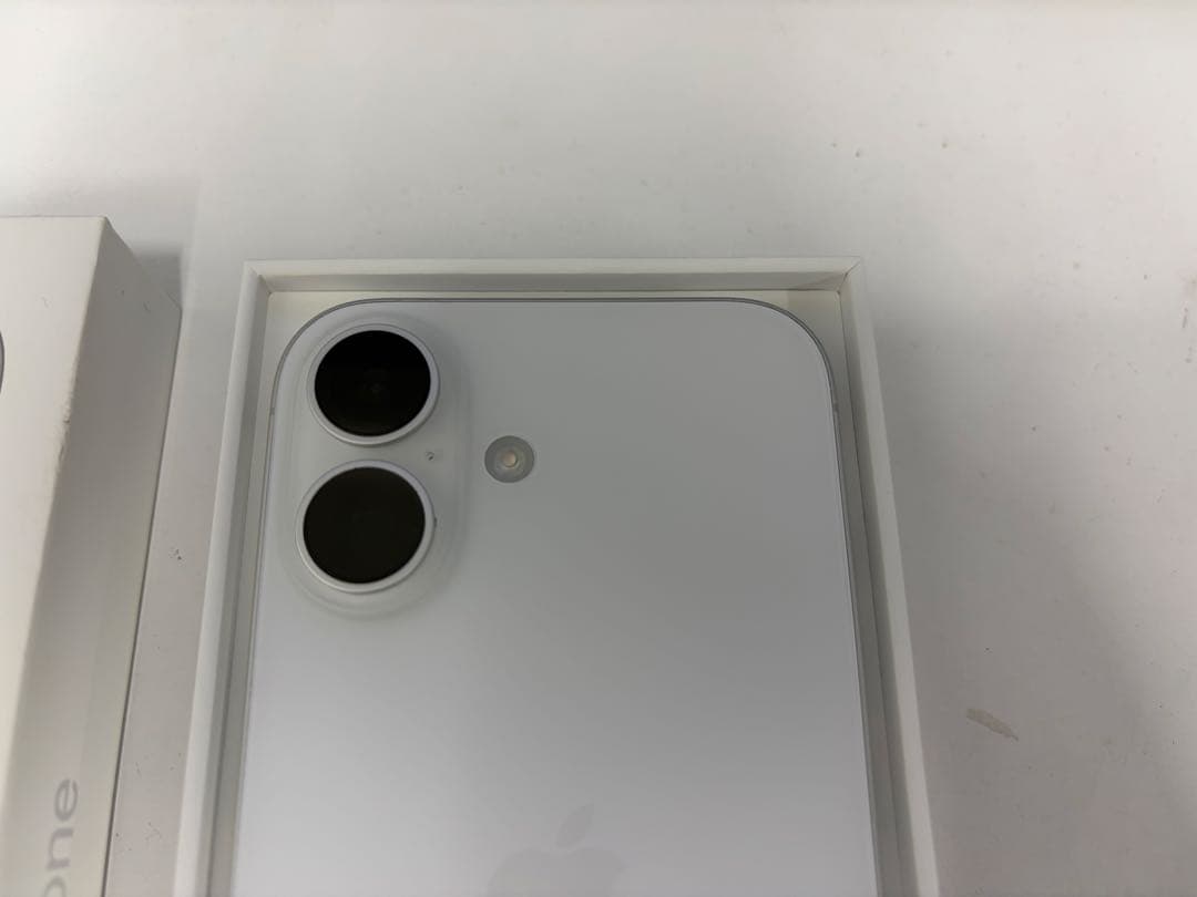 美品　Apple iPhone16 ホワイト 箱付き　128GB