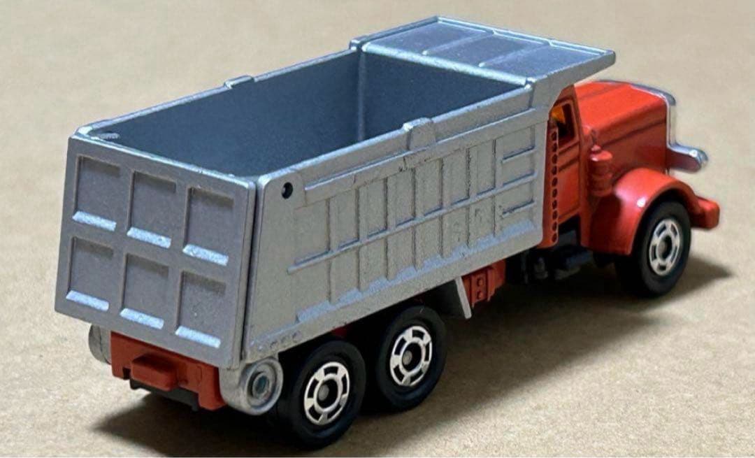 トミカ アメリカン ダンプトラック オレンジ