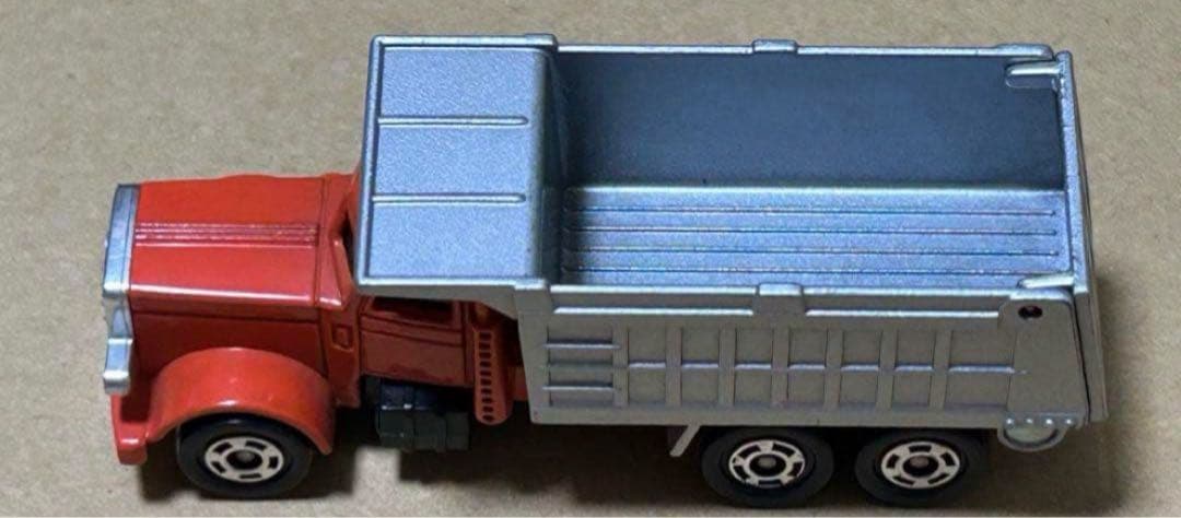 トミカ アメリカン ダンプトラック オレンジ