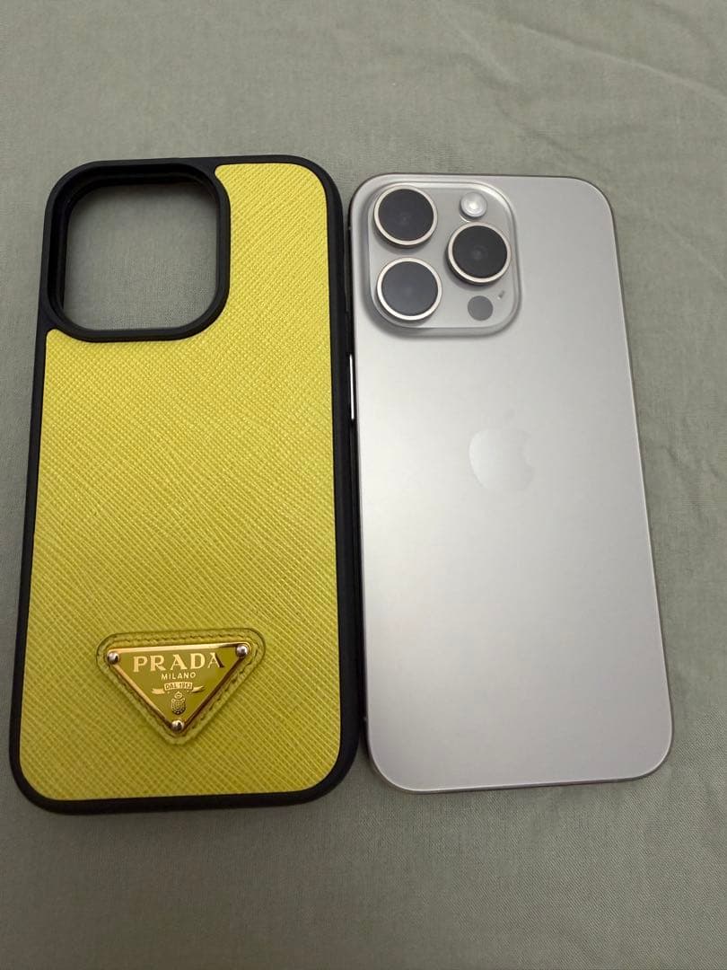 PRADA iPhoneケース