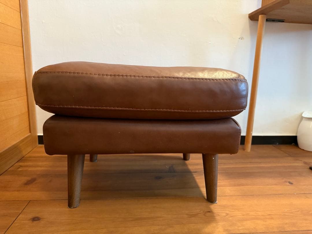 ブラウンレザーオットマン