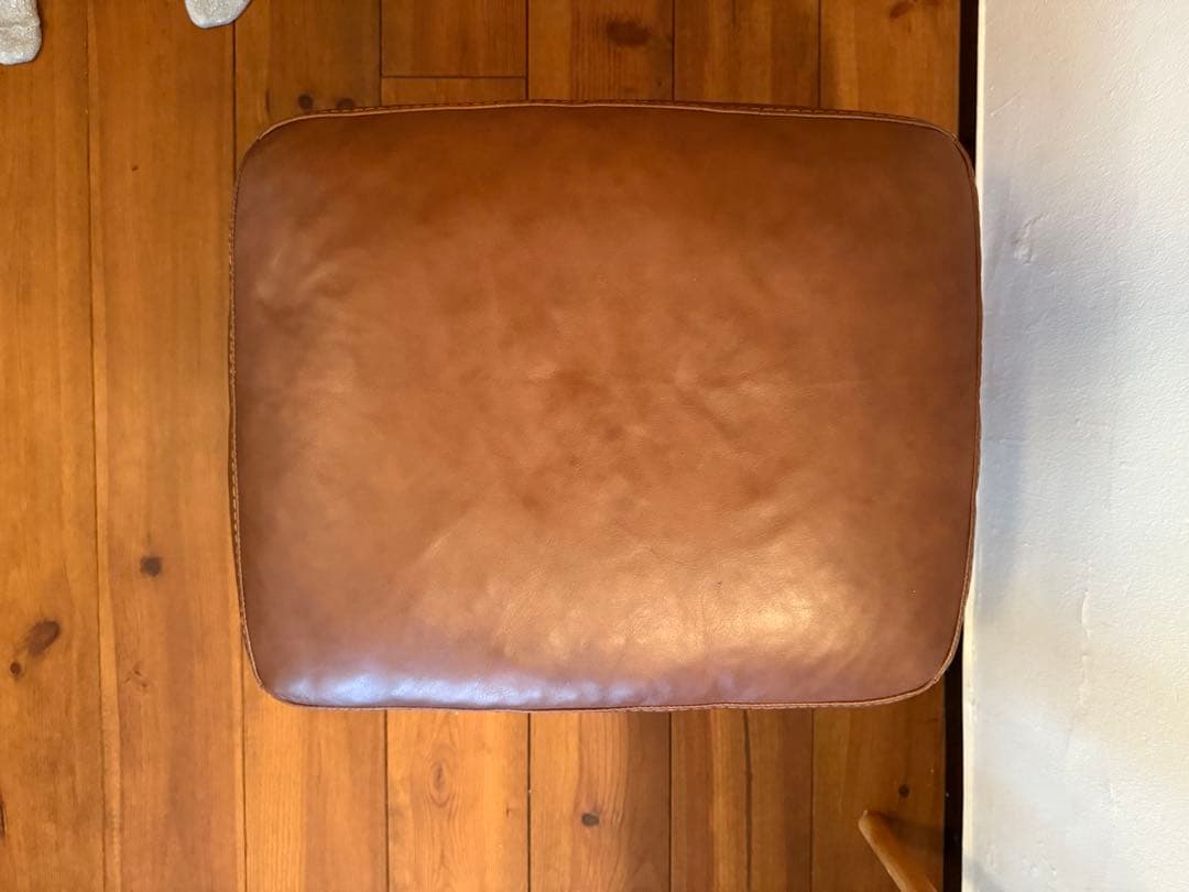 ブラウンレザーオットマン