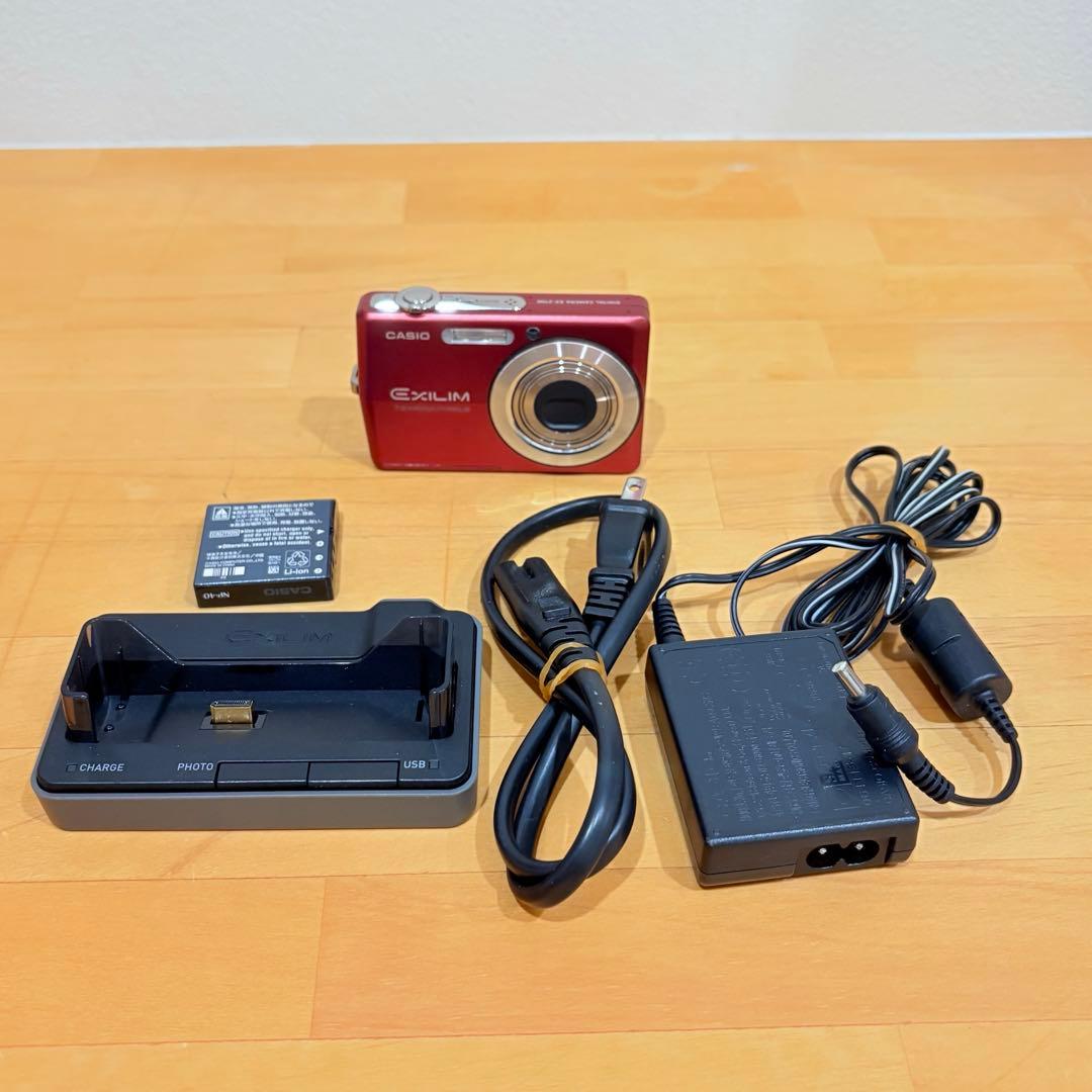 CASIO EXLIM EX-Z700 カシオ　コンデジ　レッド
