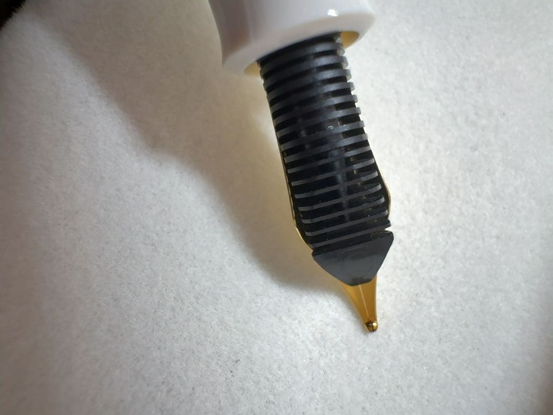 【新品】ペリカン classic200（2023年限定)パステルブルー M