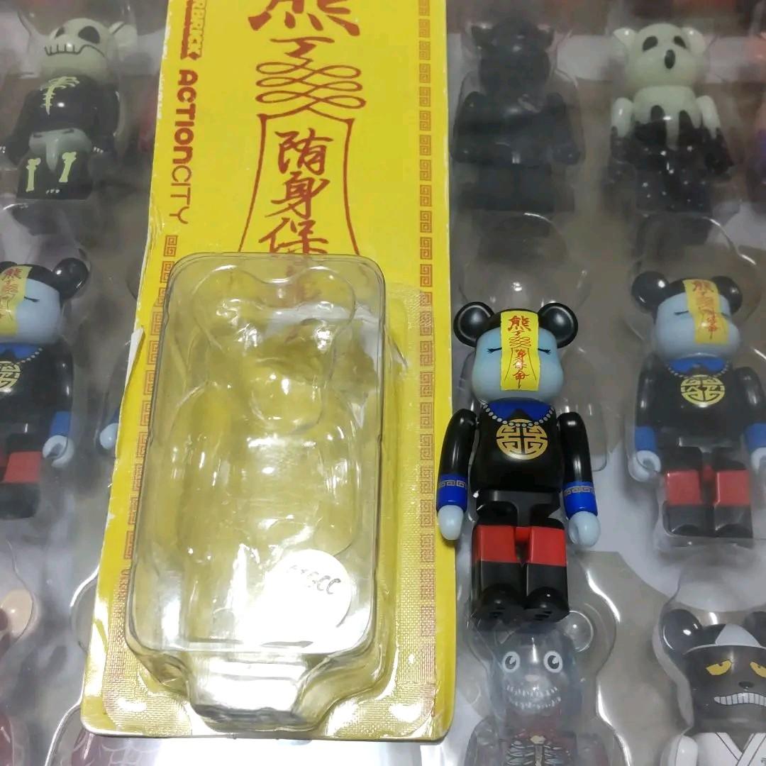 激レア　蓄光　キョンシー　ベアブリック　be@rbrick　シンガポール　限定