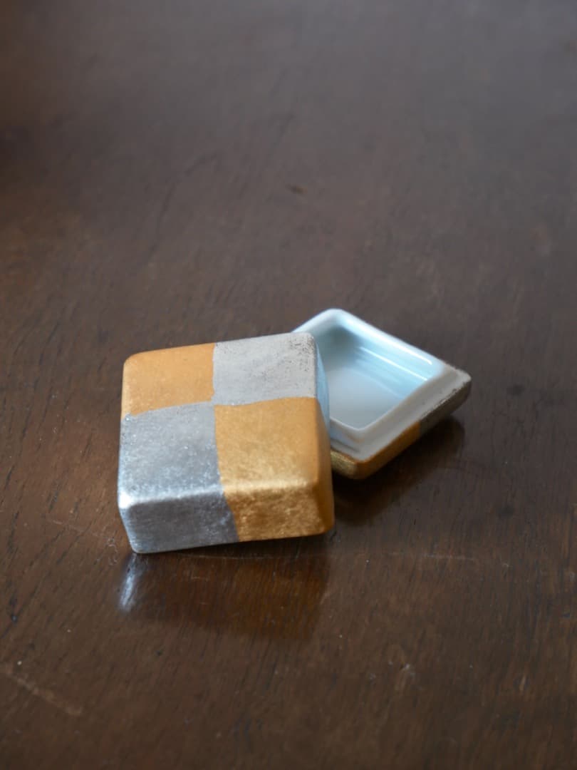 小野珀子　金銀彩　香合　茶道具　香道具　共箱　Q2109