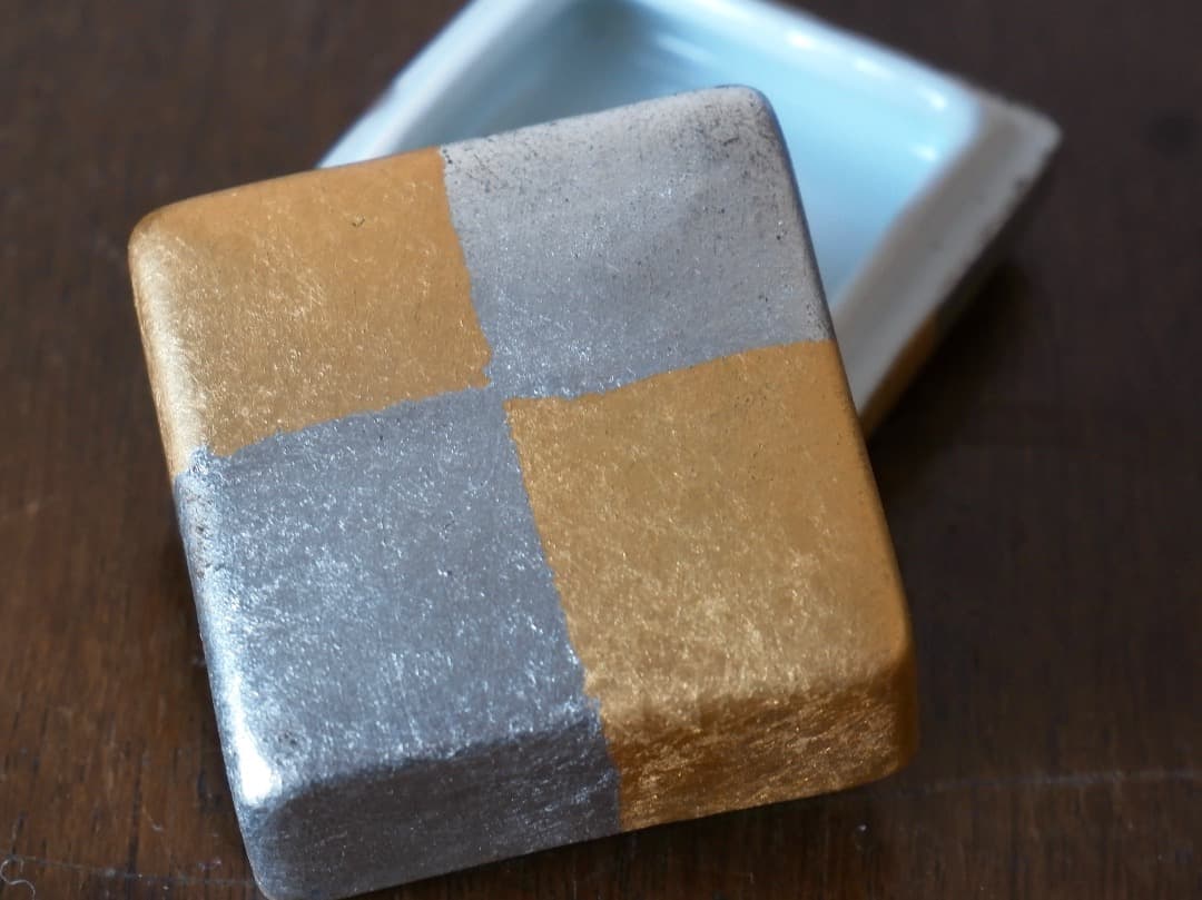 小野珀子　金銀彩　香合　茶道具　香道具　共箱　Q2109